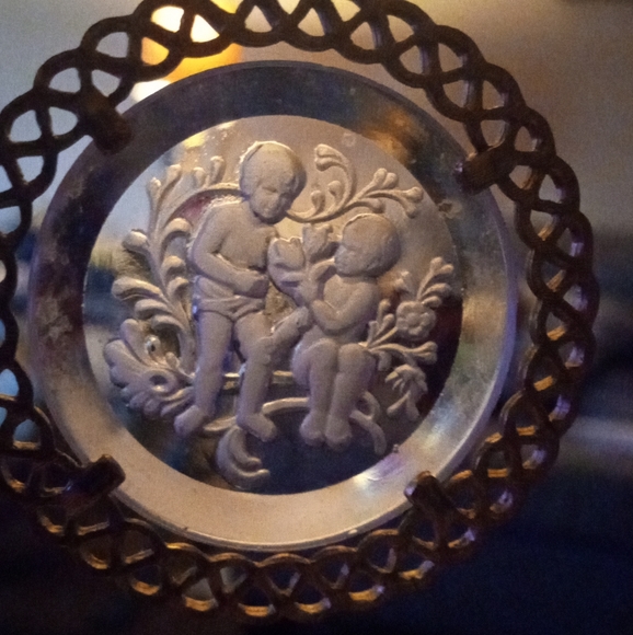 Trifari Crown Signed Vintage Gold Tone Gemini Intaglio Pendant Necklace - Picture 7 of 7